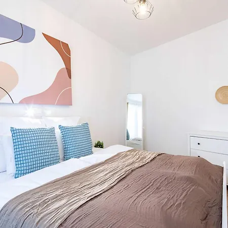- Modern Comfort Retreat *
